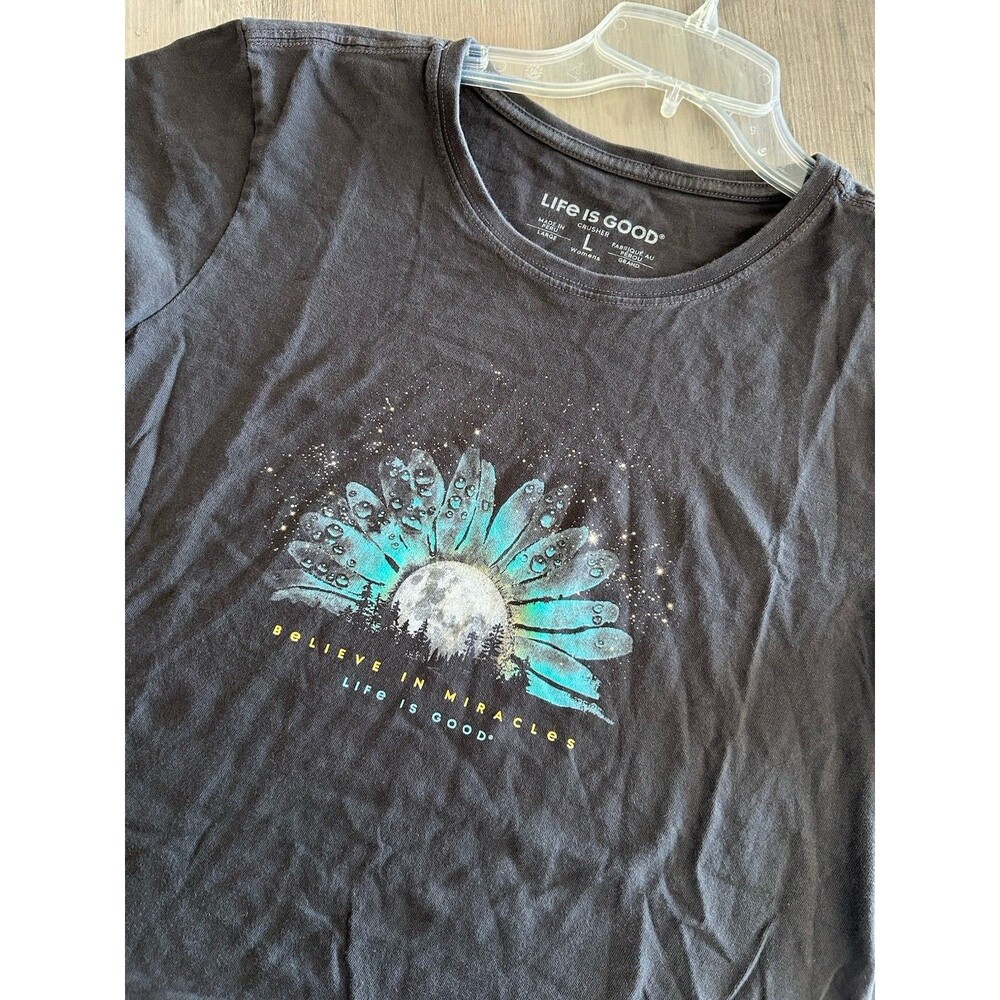 Life Is Good Women's Believe In Miracles Graphic Tee Size L